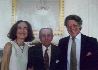 Foto Geoffreyho Rothschilda s manželkou a panem Sládkem